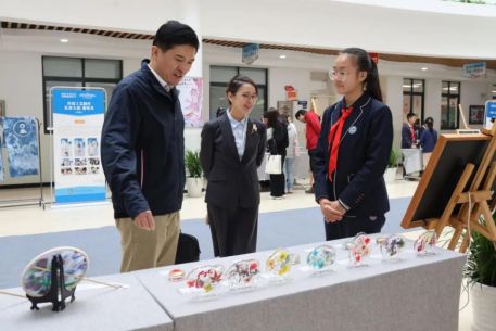 闵行区田园外国语中学举行区初中劳动课程教学展示活动(图1)