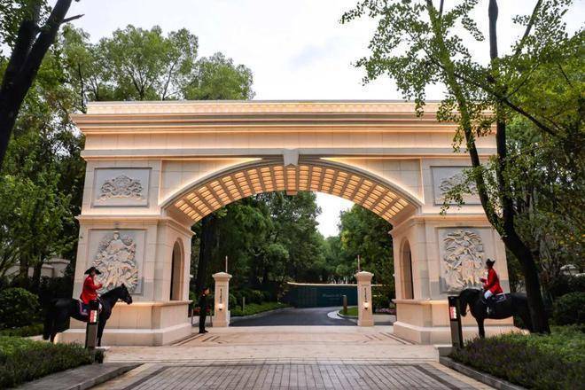 PG电子科技：绿宝园翡梵售楼处_绿宝园(营销中心)网站_售楼处地址_翡梵电话_价格曝光_最新房源情况_户型_中心电线小时咨询热线(图15)