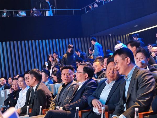 员工曝宇树对外标榜弹性双休内部却是另一套规则非常卷；永辉喊话山姆不要让供应商二选一业内人士称他们在躲永辉；傅盛开撕周鸿祎(图5)